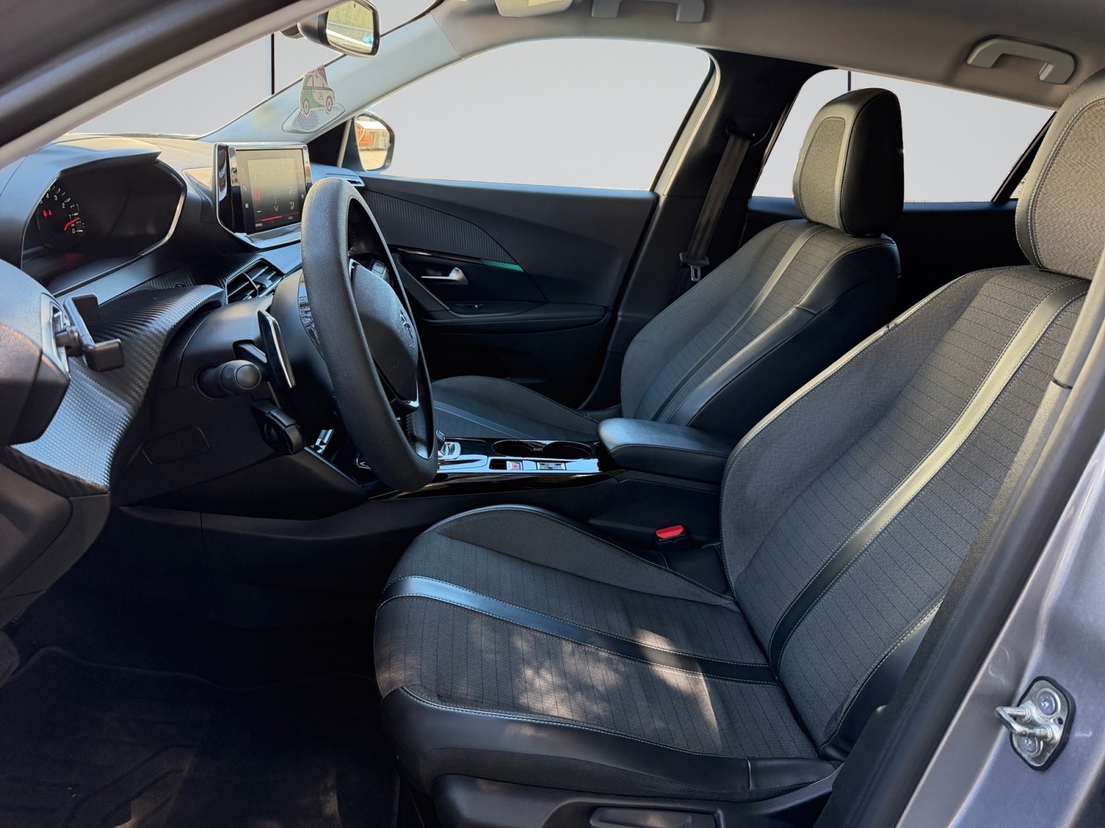 PEUGEOT 2008 BlueHDi 130 S&S EAT8 – Image 19