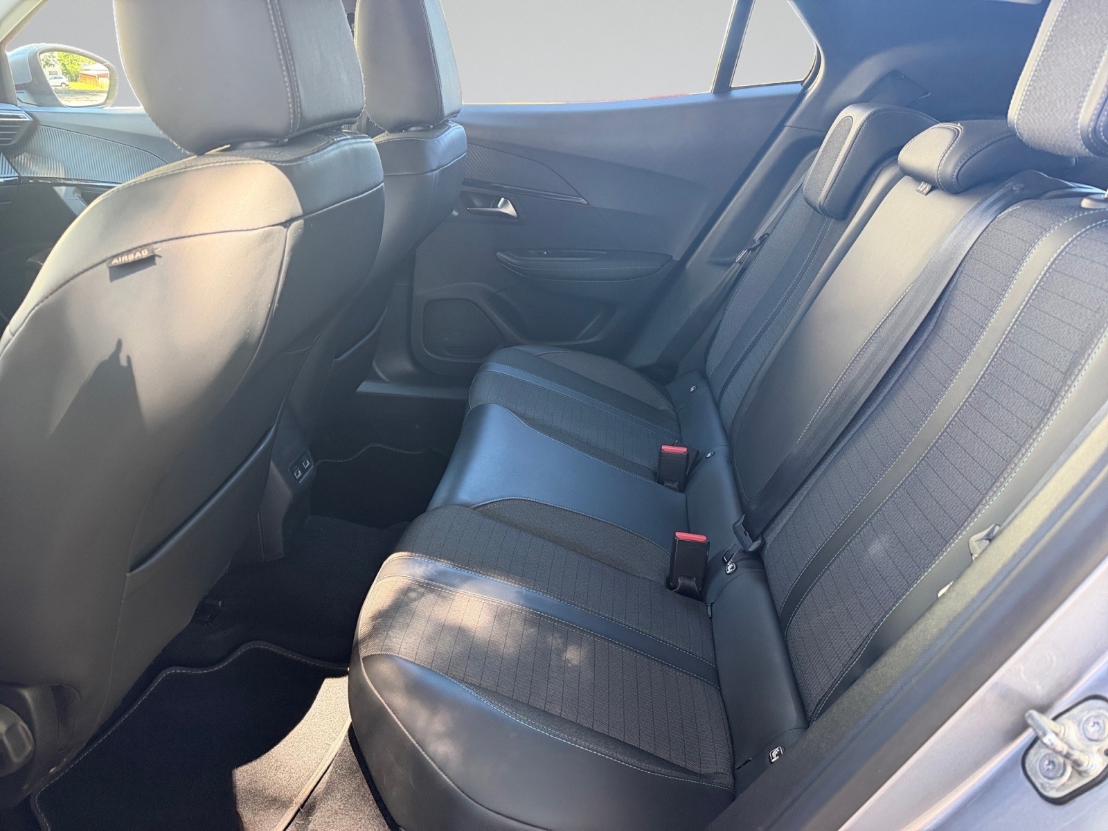 PEUGEOT 2008 BlueHDi 130 S&S EAT8 – Image 20
