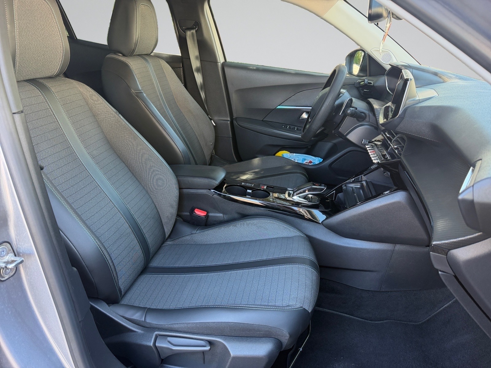 PEUGEOT 2008 BlueHDi 130 S&S EAT8 – Image 17